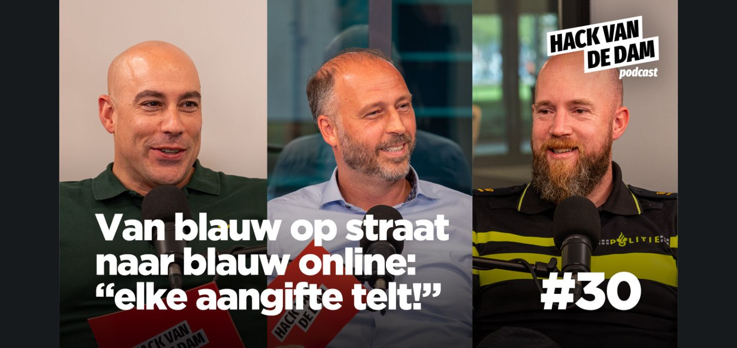 Een collagebeeld van mannen met microfoons