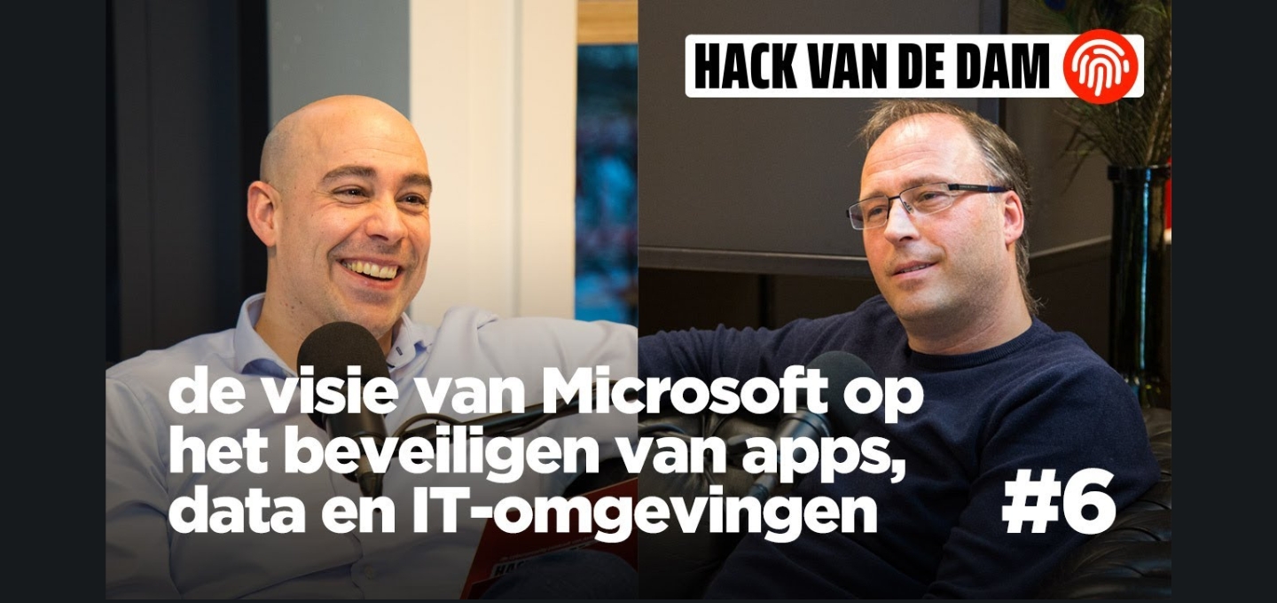 Een collage van mensen met microfoons tijdens een podcast