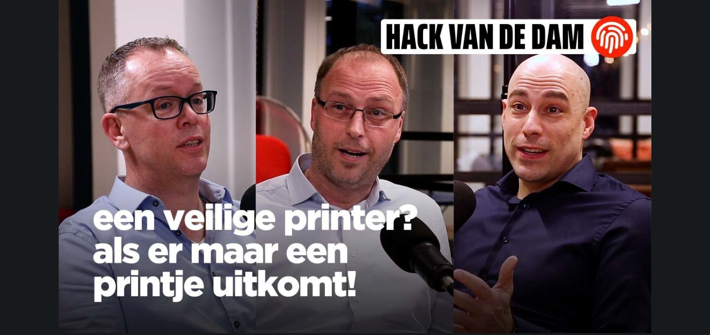 Een collage van mensen met microfoons tijdens een podcast