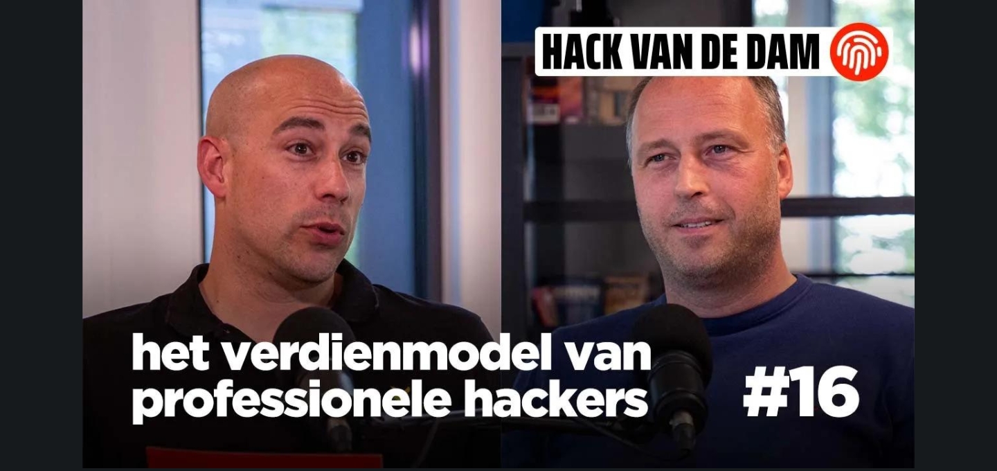 Een collage van mensen met microfoons tijdens een podcast