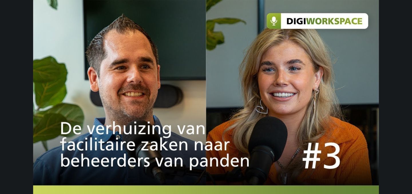 Een collagebeeld van mannen met microfoons