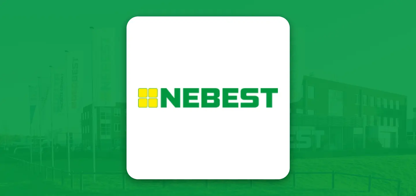 Two consultants in hard hats and safety vests point towards a conceptual data center (server racks, cloud icons), discussing architecture.