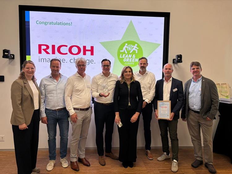 Ricoh Europe Awarded Lean & Green 3-Star Certification for Sustainable Logistics Progress - Vlnr: Laura van Marrewijk, Pascal Martens, Pieter-Jelle van Dijk, Martijn Spee, Maite Jimenez, Mark van Abeelen, Martin Swinnerton, Volker Drewes.