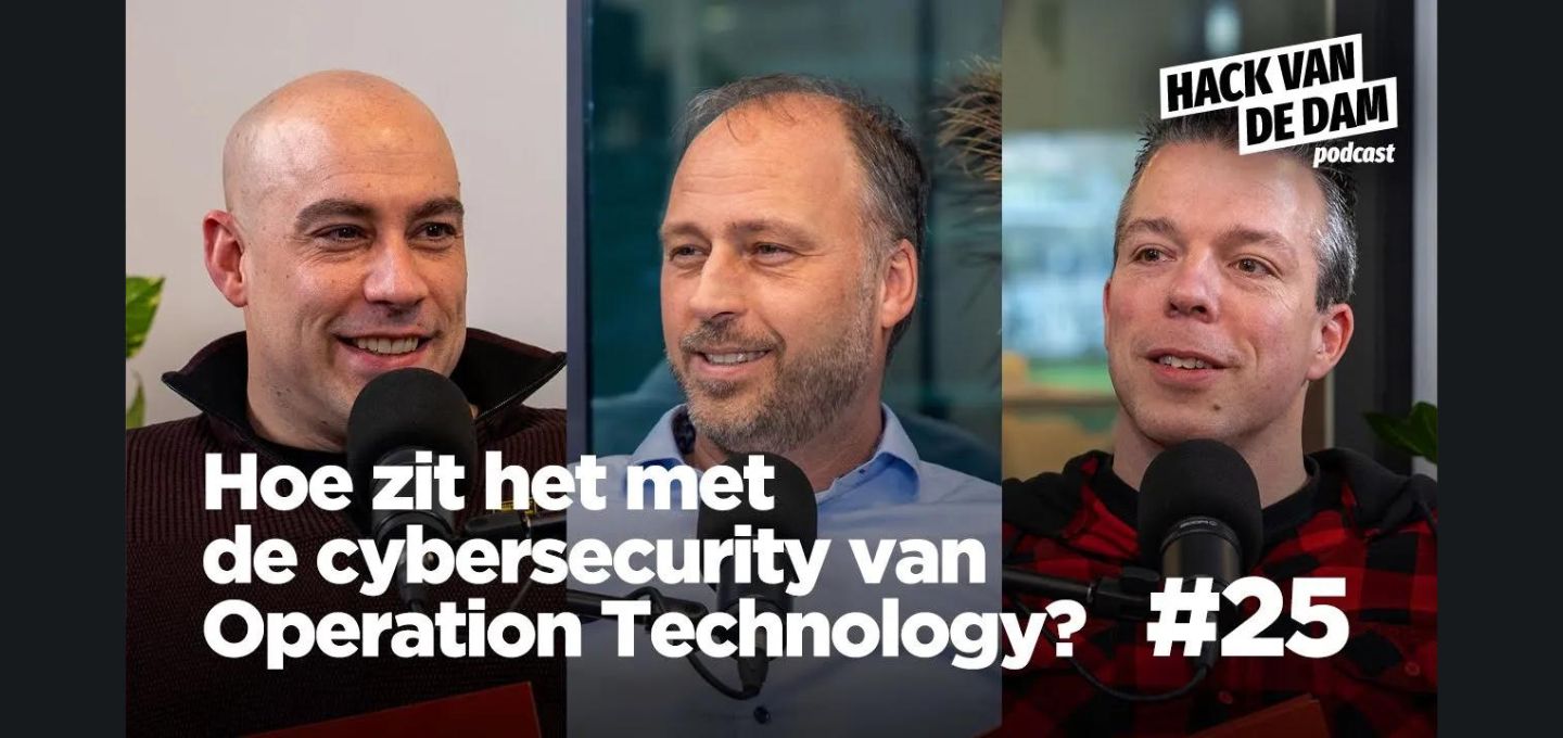 Een collage van mensen met microfoons