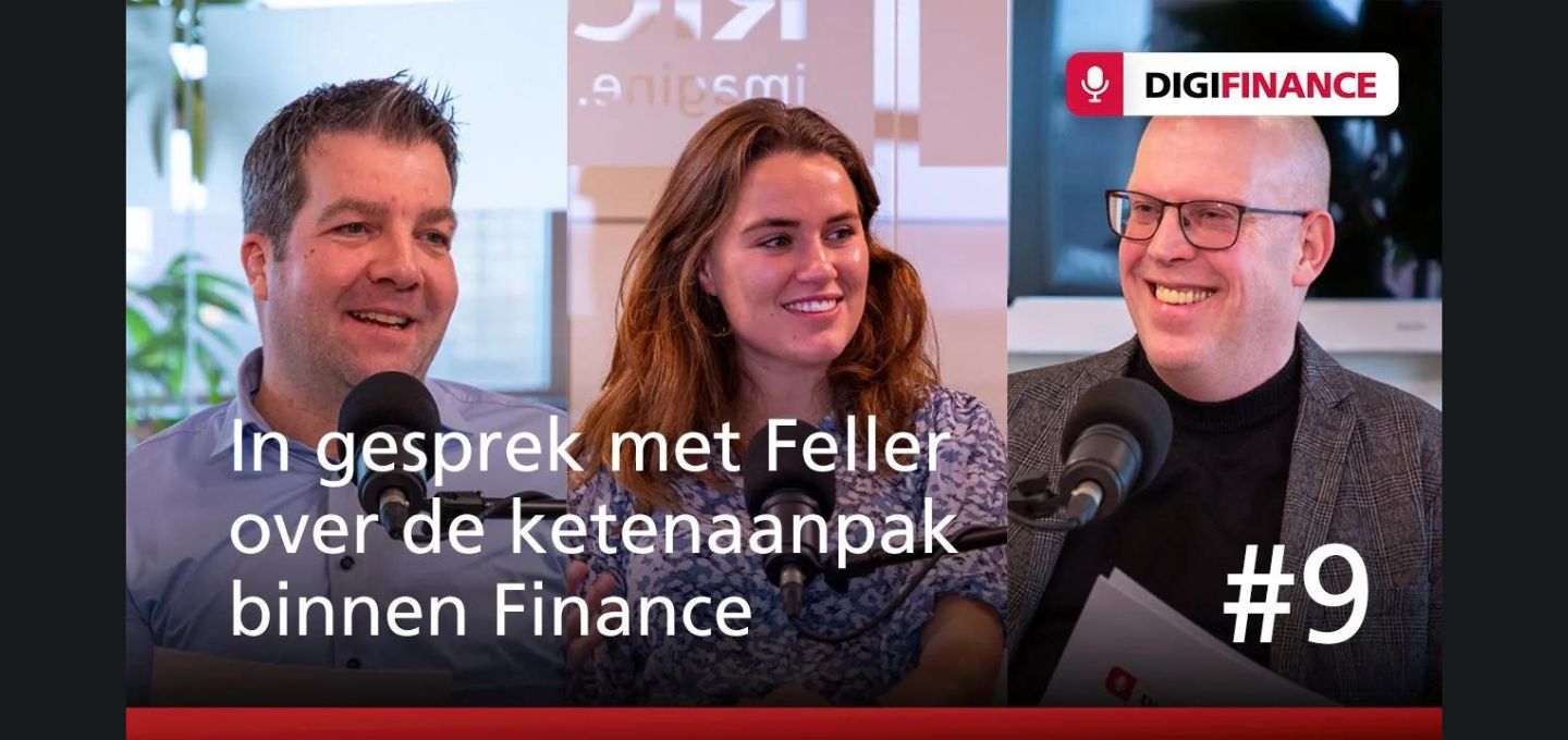 Een collagebeeld van mannen met microfoons
